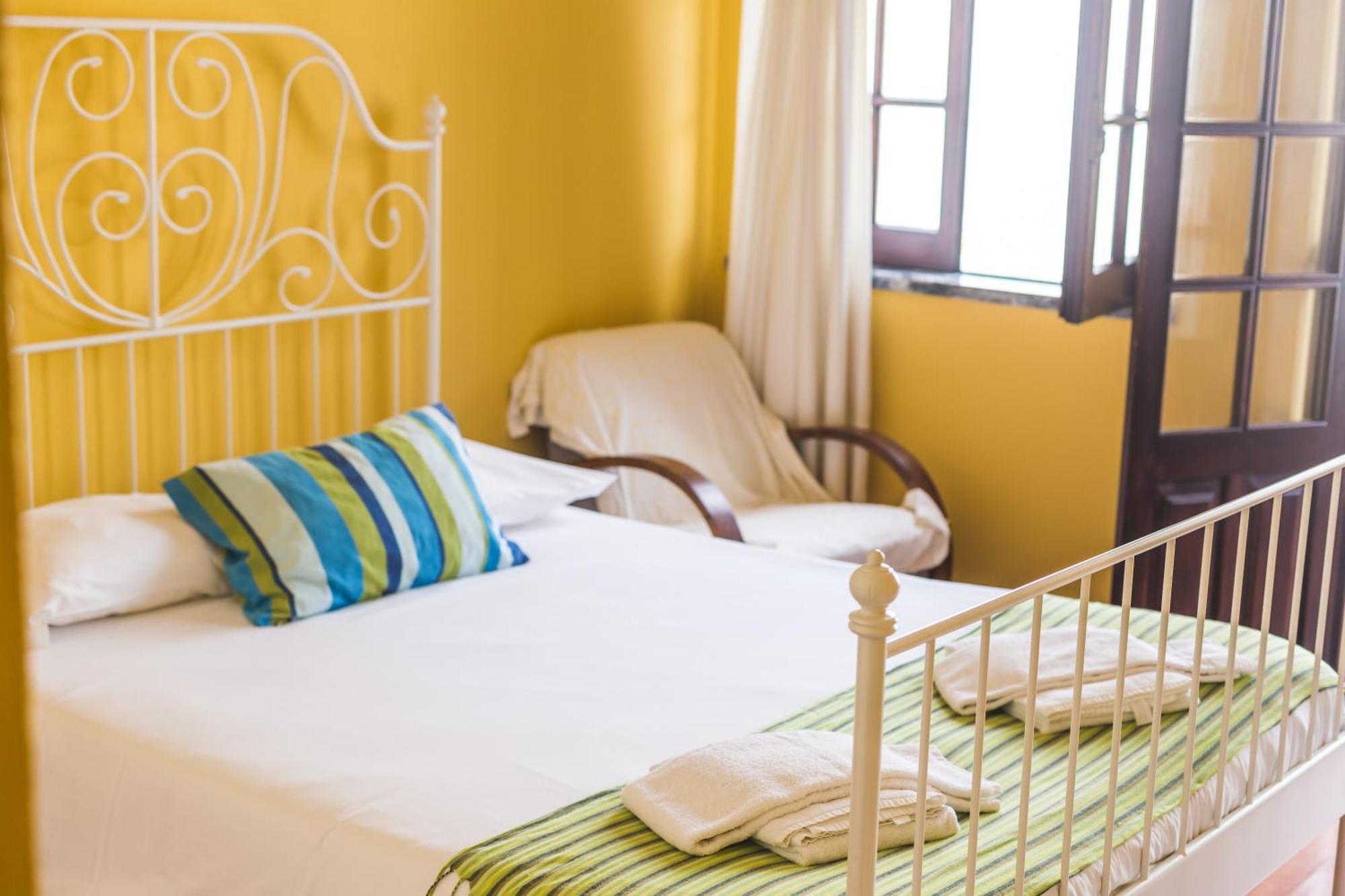 Ericeira Chill Hill Hostel & Private Rooms - Peach Garden Quarto foto
